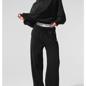 ALO Black Straight Leg Sweatpants